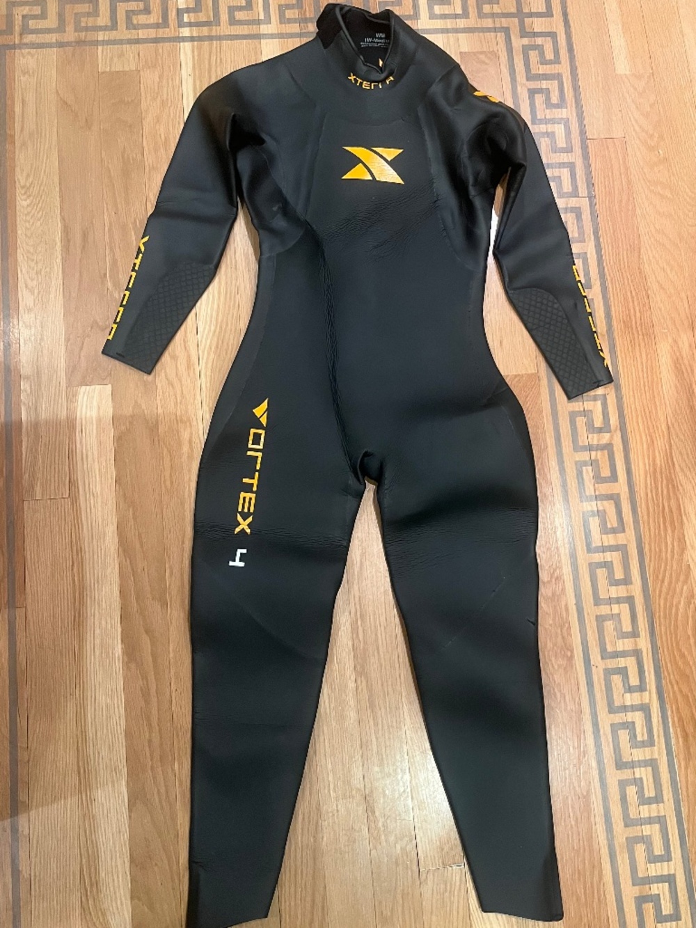 Xterra Vortex 4 Full Wetsuit long sleeve woman’s size medium